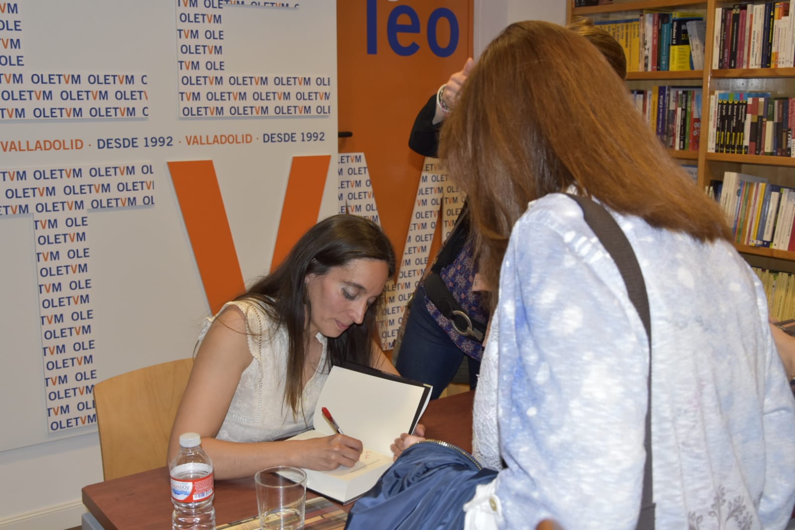 PRESENTACIONES, FIRMAS Y RESEÑAS  DE "LAS BATALLAS SILENCIADAS" de Nieves Muñoz